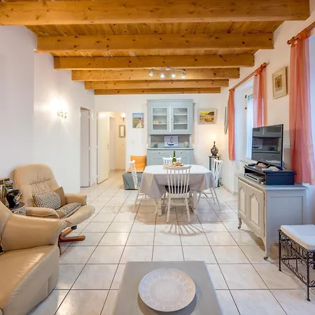 Tatil Evi Les Clematites *